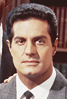 How tall is Peter Lupus?